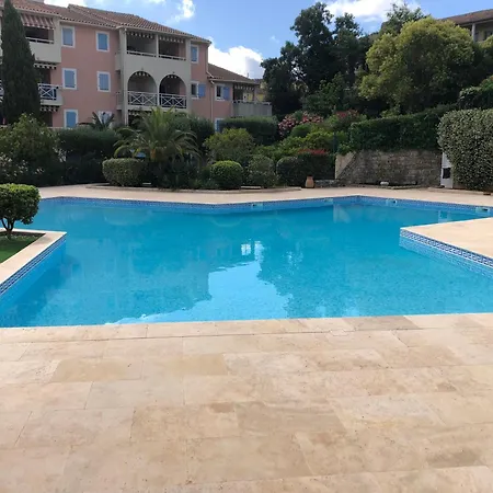 Bel Appartement La Croix-Valmer Exterior photo
